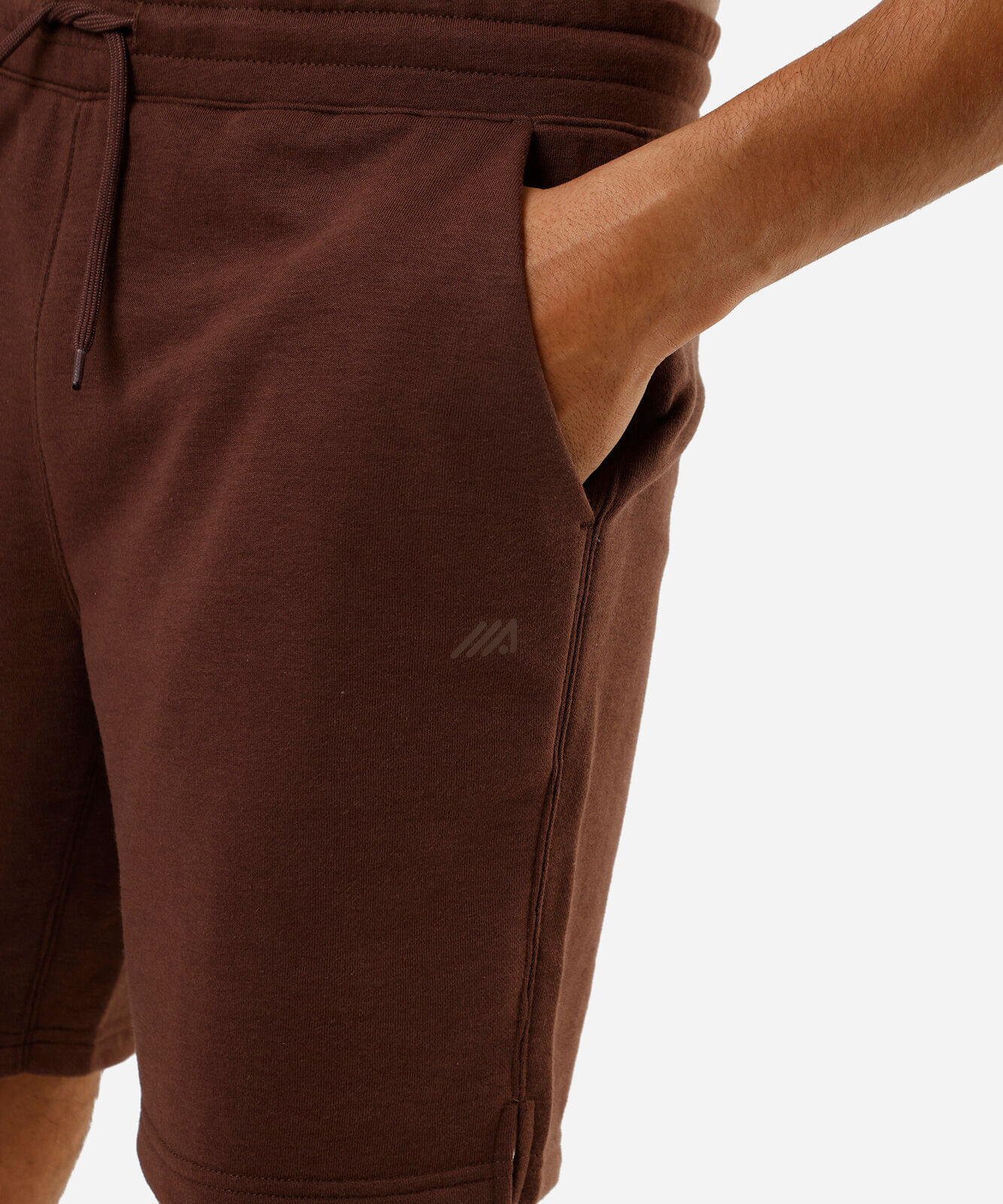 bermuda esportiva reta masculina de moletinho marrom