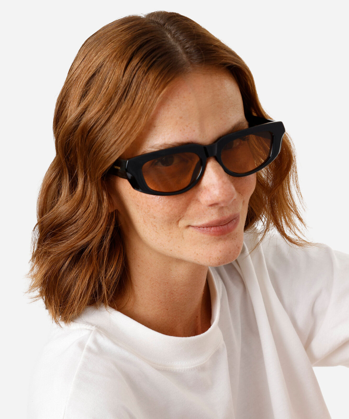 óculos de sol feminino oval de acetato triton preto