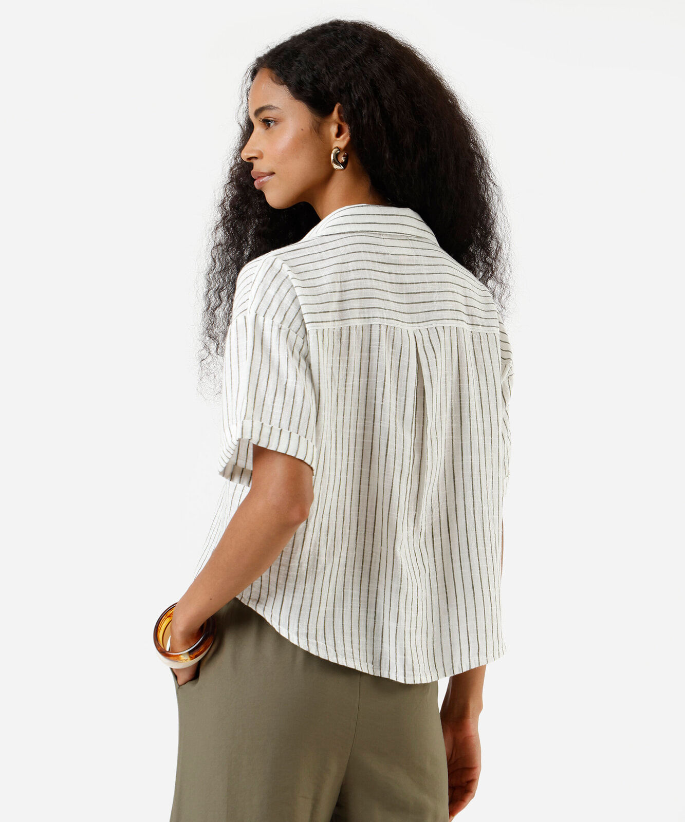 camisa feminina de algodão com bolsos listrada verde