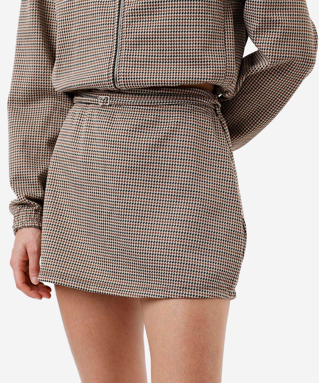 saia curta feminina de jacquard pied de poule com cinto marrom