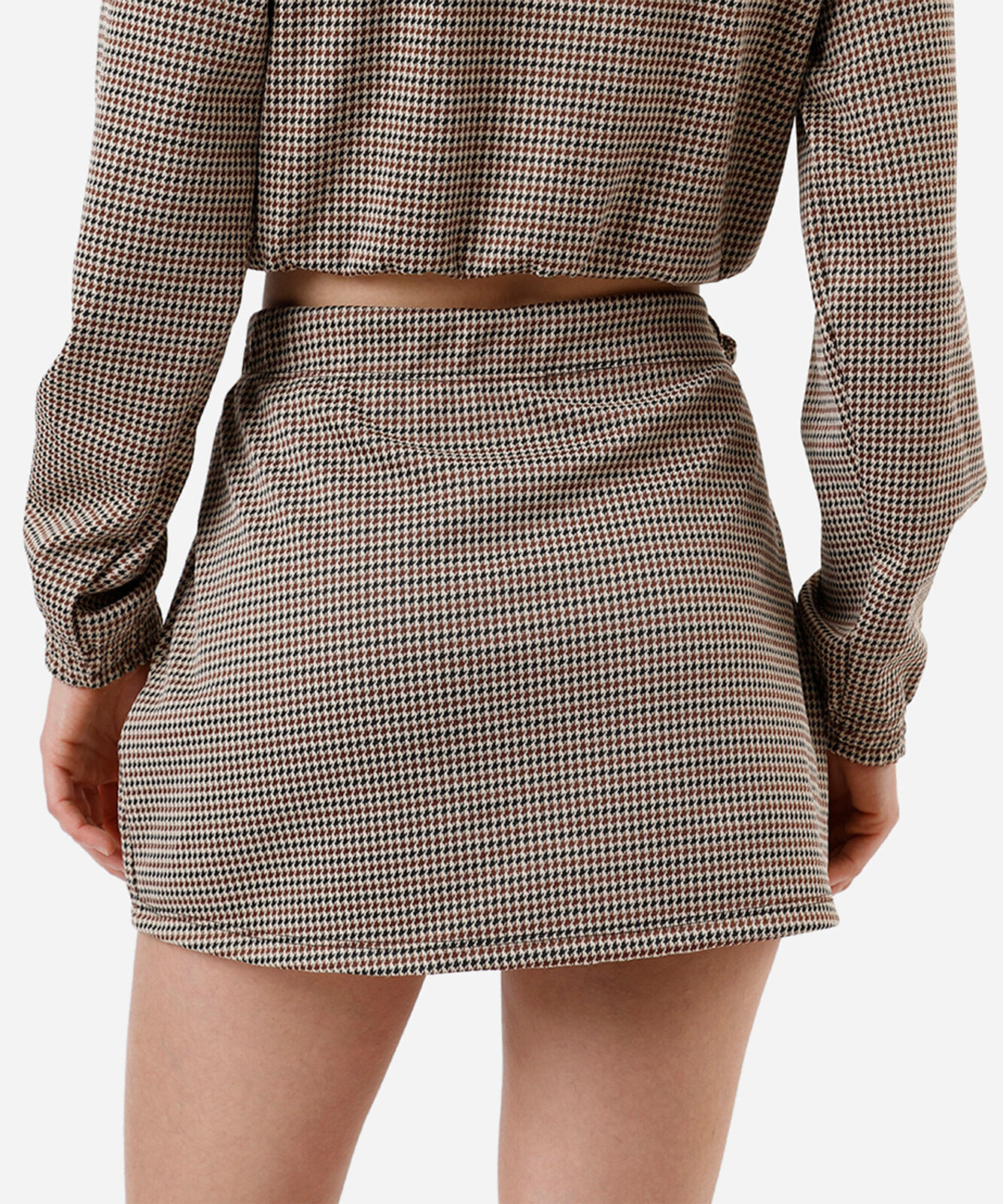 saia curta feminina de jacquard pied de poule com cinto marrom
