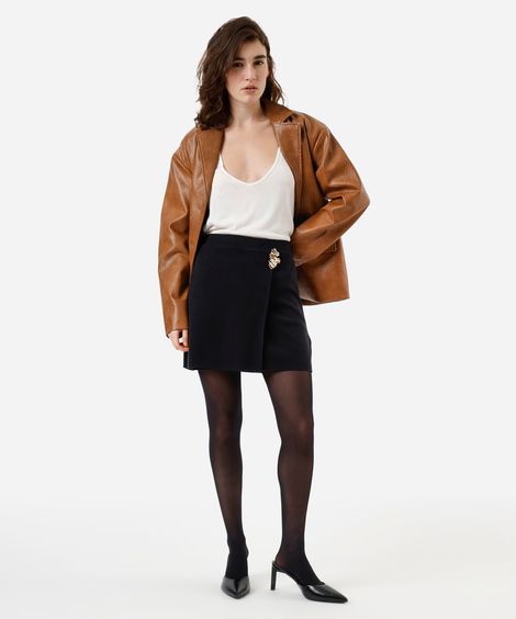 saia curta feminina de tricot com fivela orgânica preta