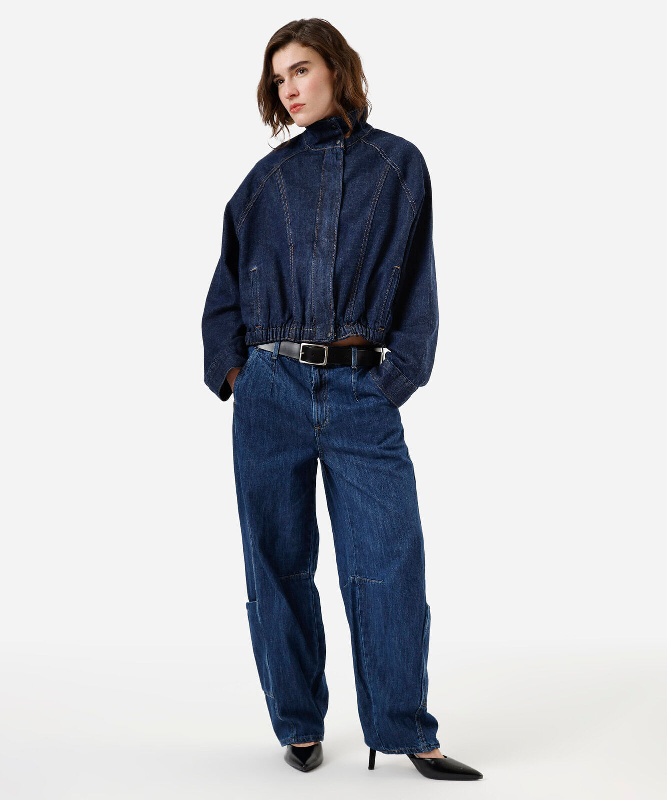 calça barrel feminina jeans com bolso deslocado cintura média azul