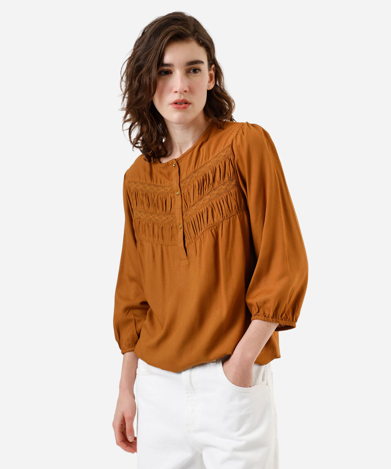 blusa feminina de viscose com renda marrom