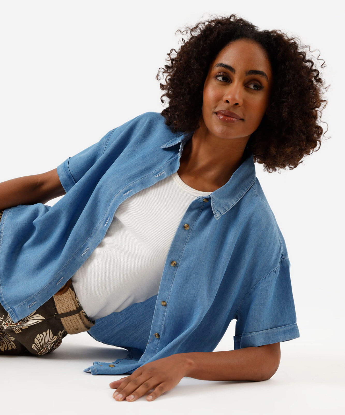 camisa jeans manga curta azul