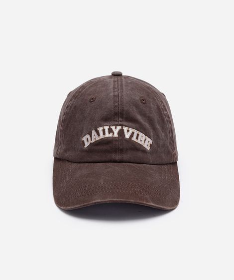 boné com aba curva estonado com bordado daily vibe marrom
