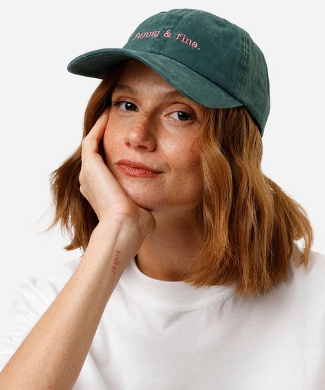 boné com aba curva estonado com bordado funny e fine colorido