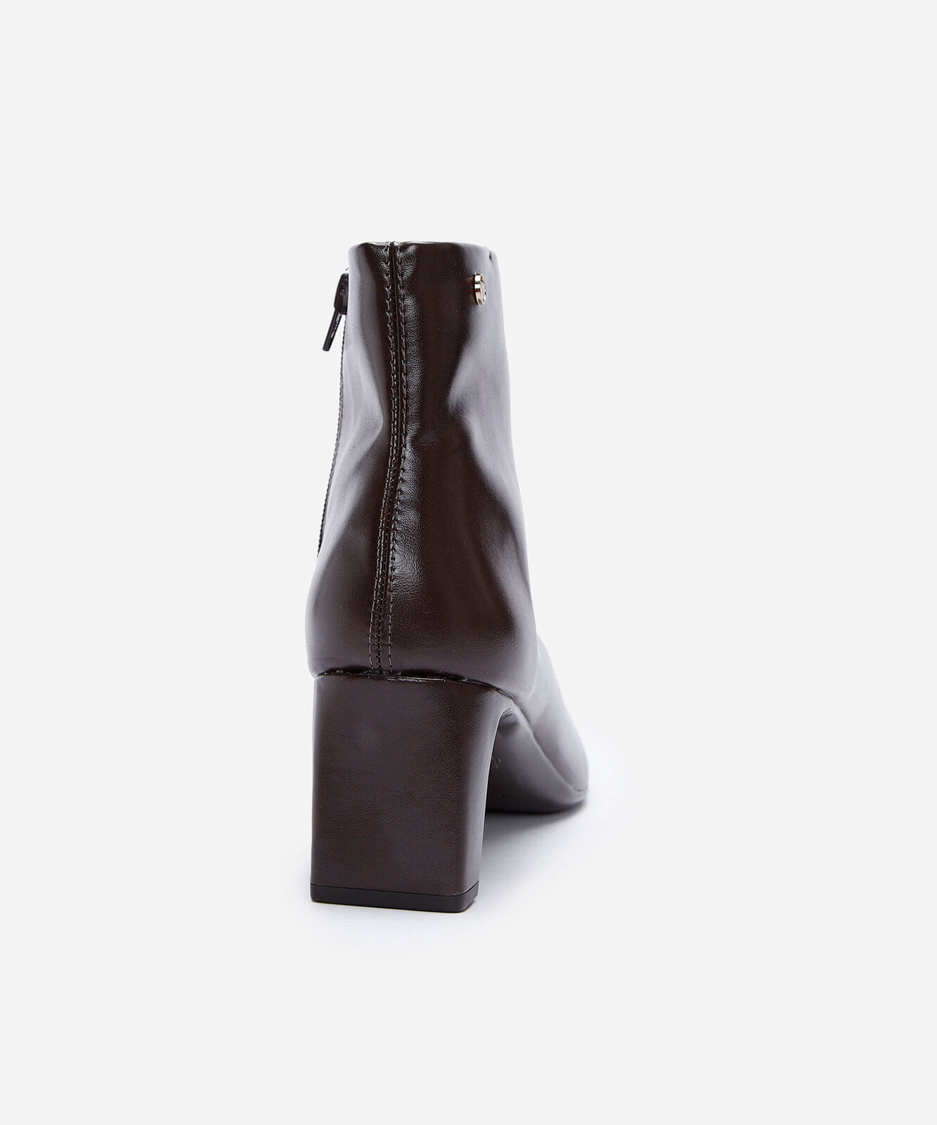 bota cano curto bico fino salto grosso via uno marrom