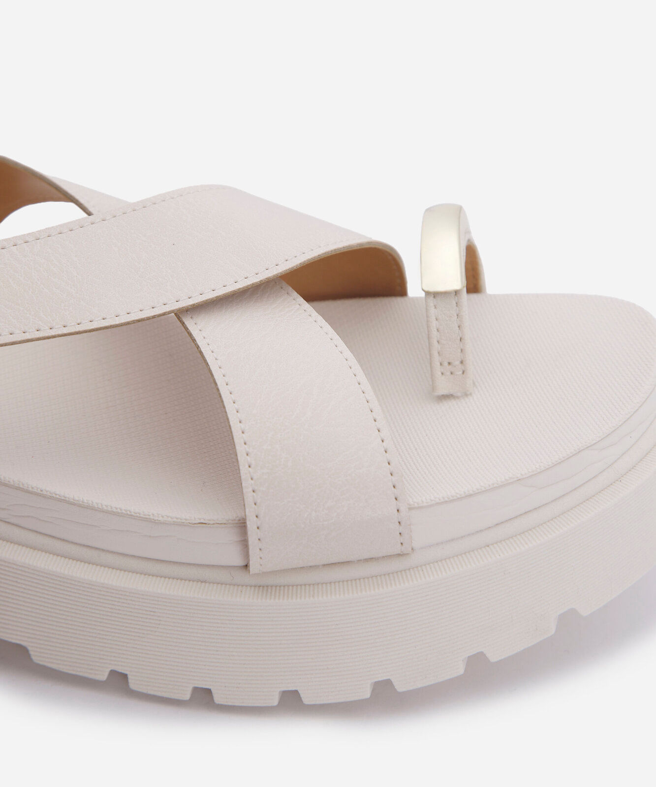 sandália flatform tratorada vizzano off white