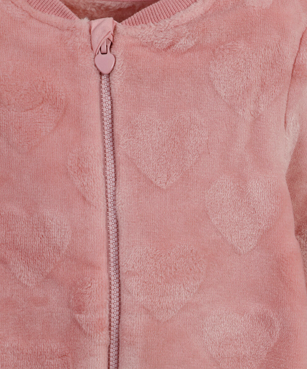 macacão infantil de pelúcia coração rosa