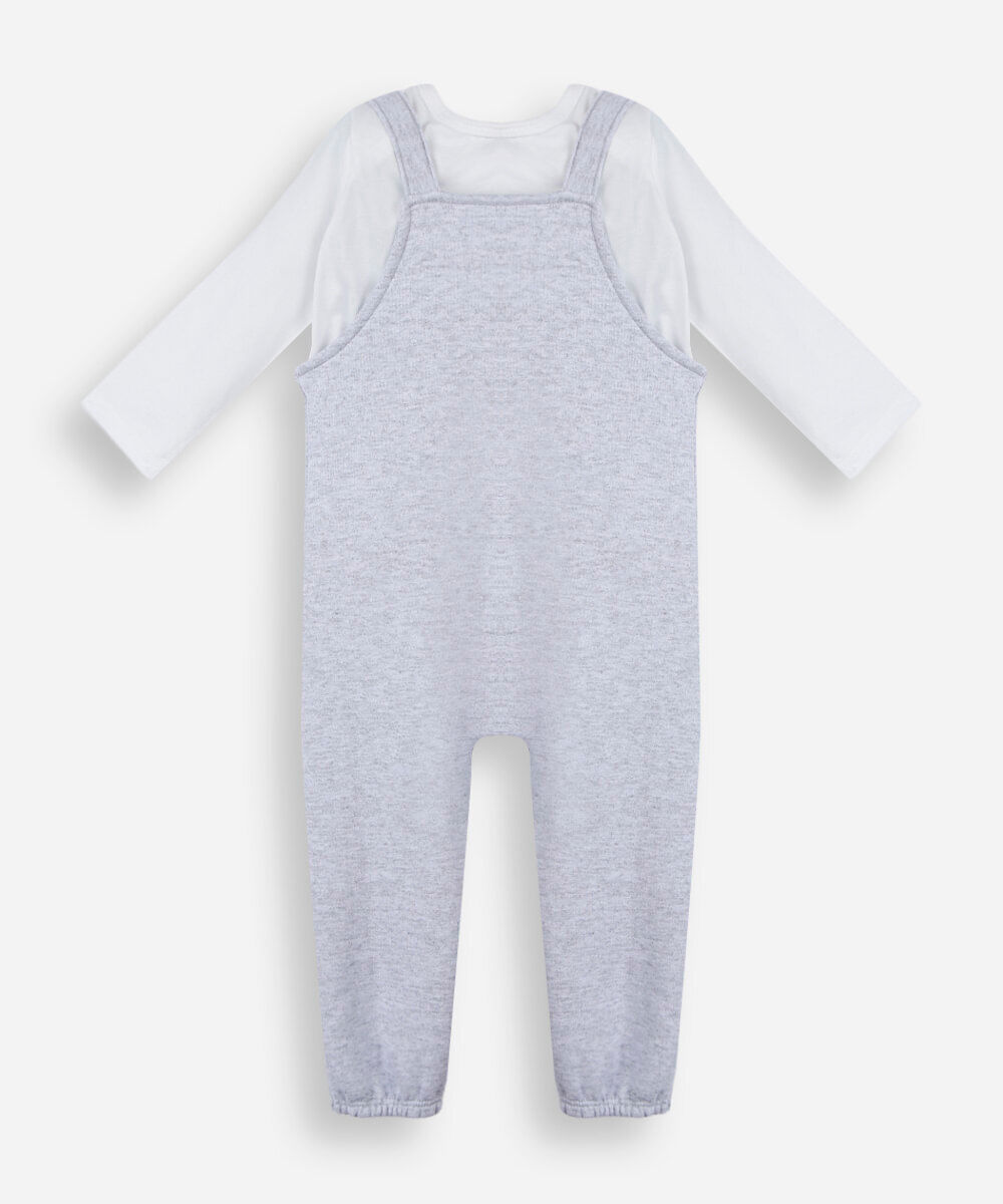jardineira infantil com bordado e camiseta cinza