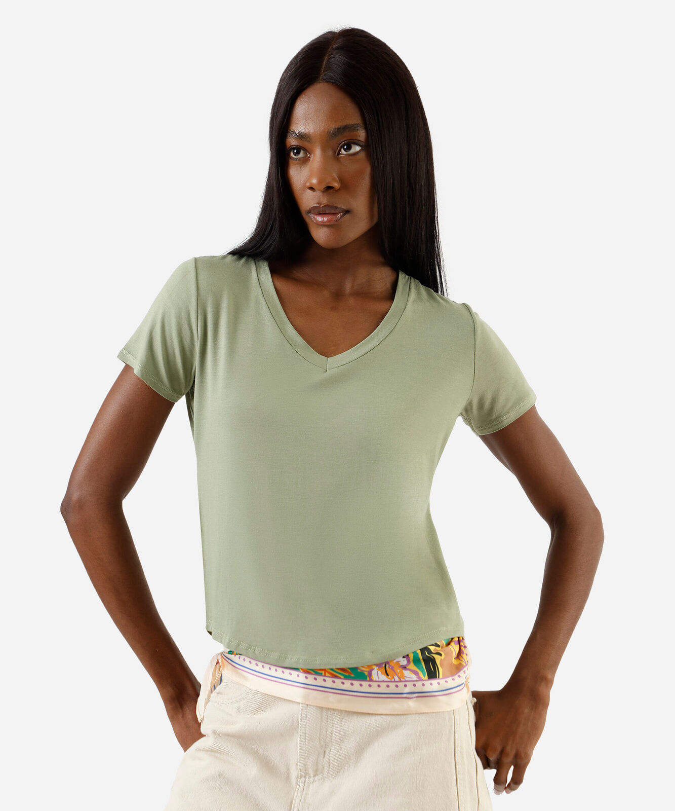 camiseta básica manga curta decote v verde