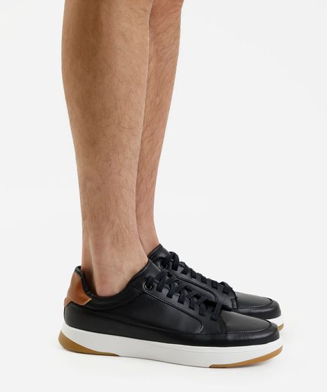 tênis casual com recortes preto