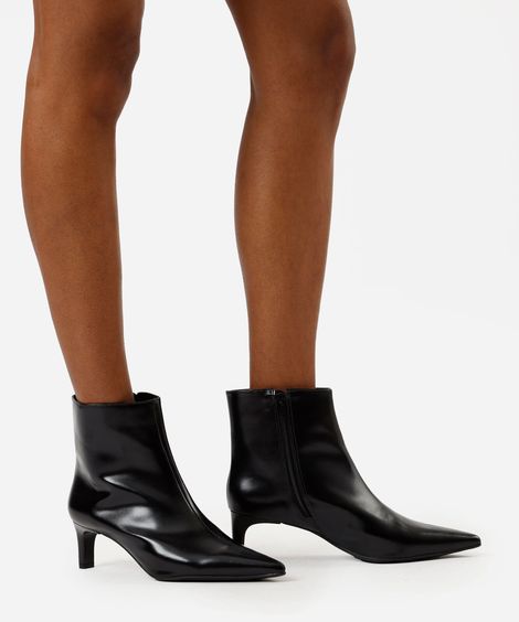 bota cano baixo bico fino preta