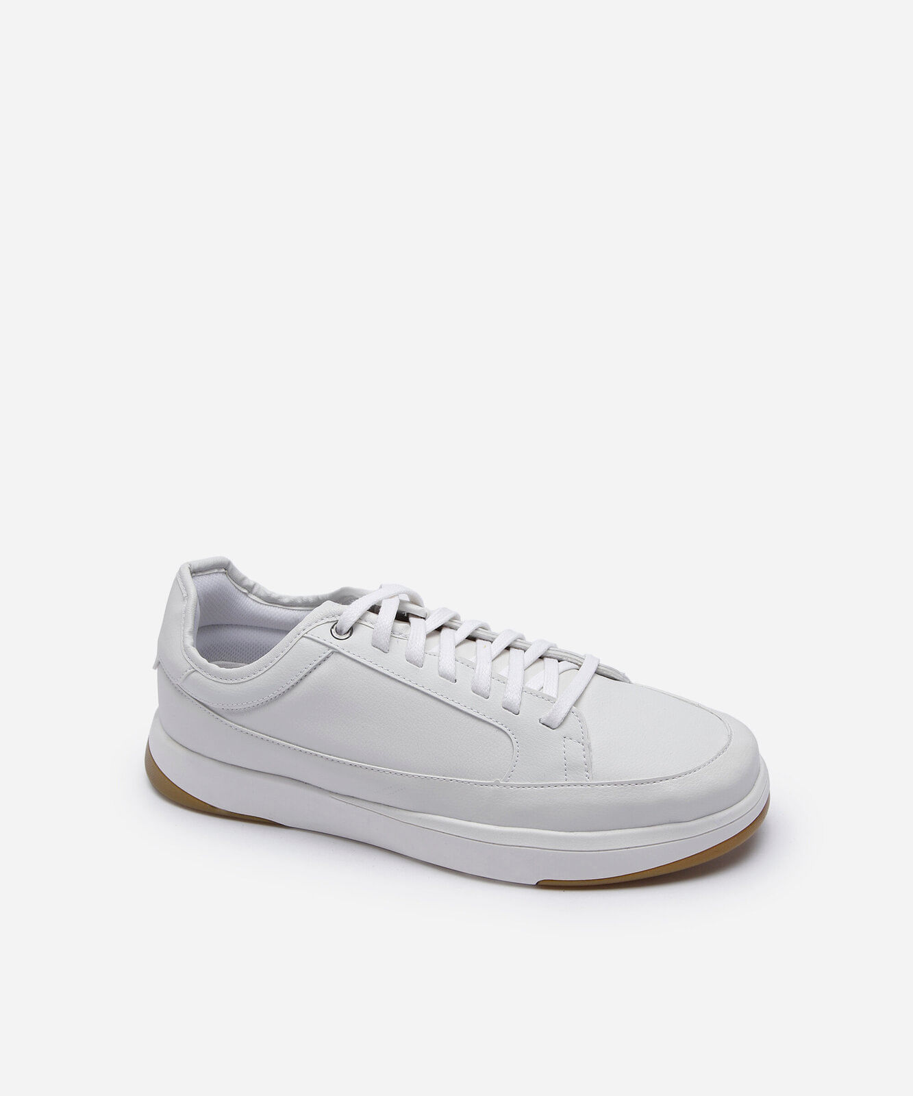 tênis casual com recortes branco