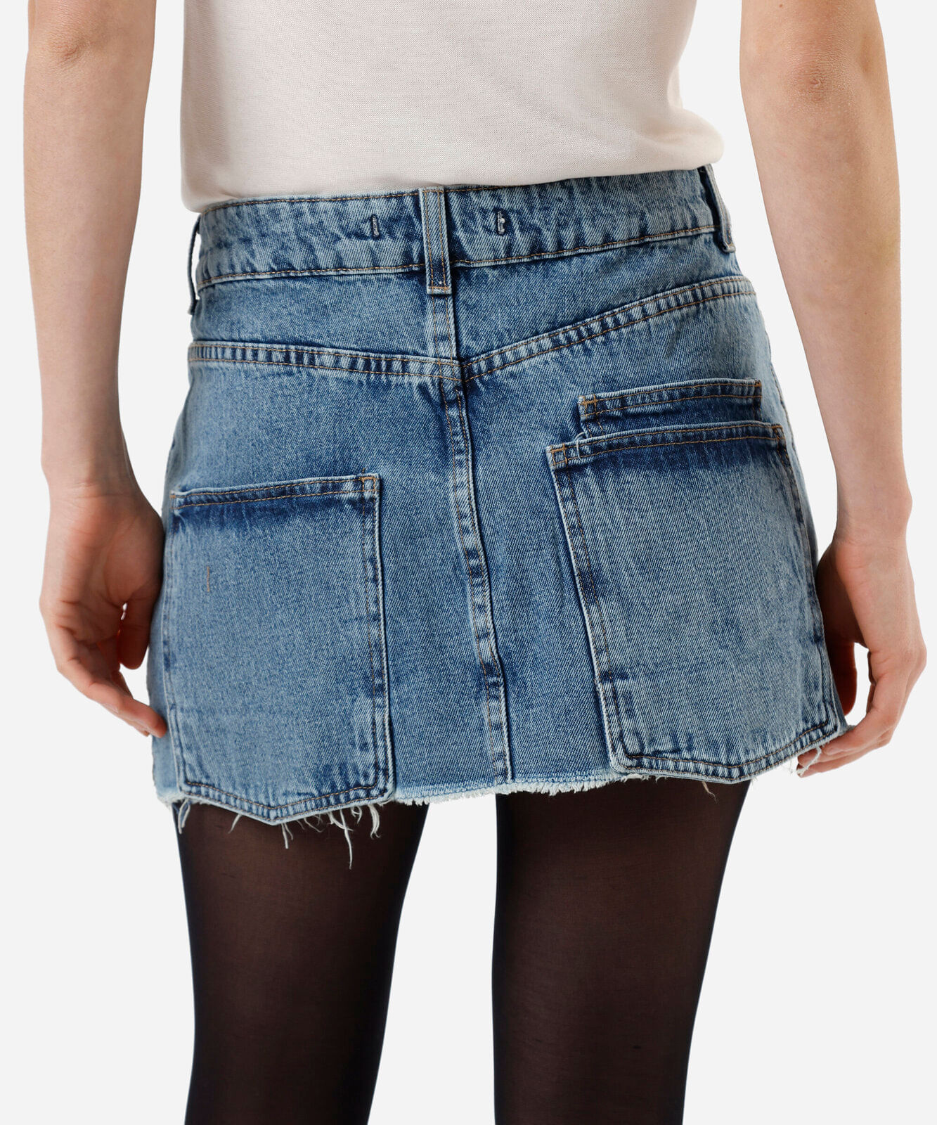 minissaia feminina jeans com barra a fio cintura baixa azul