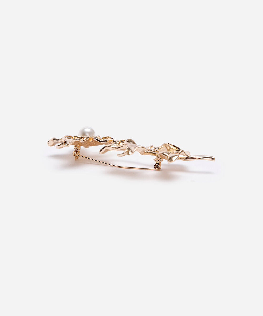 broche floral com pérola dourado