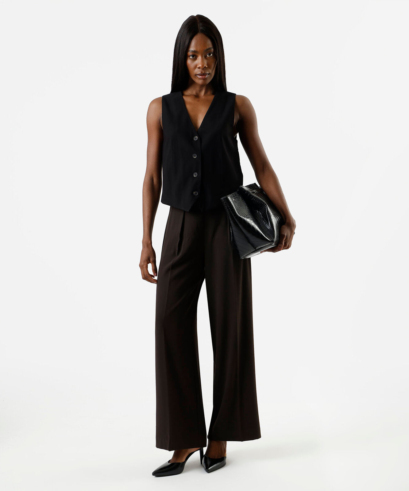calça wide leg feminina com pregas e cinto marrom