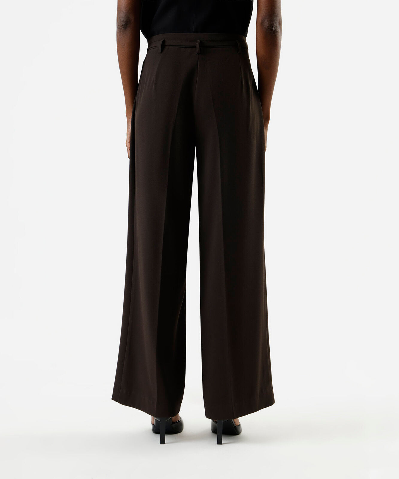 calça wide leg feminina com pregas e cinto marrom