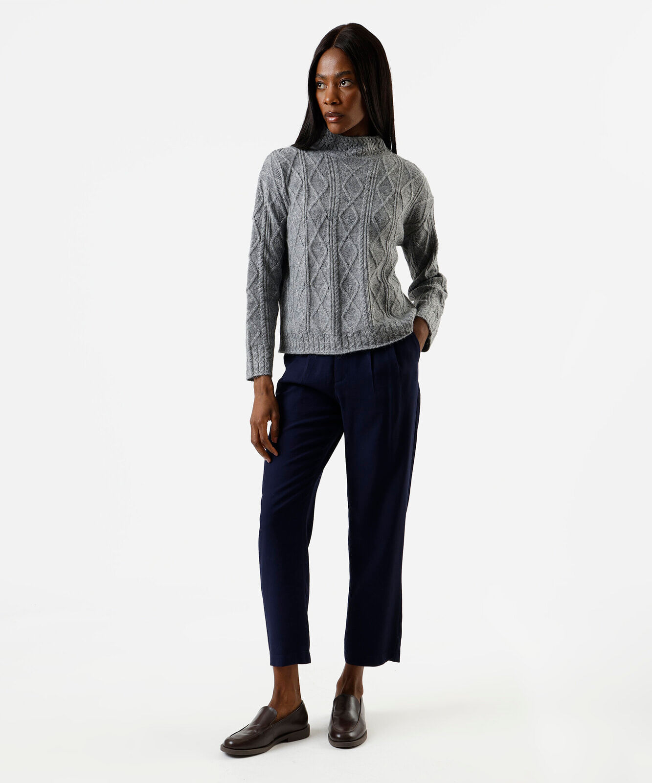 suéter feminino de tricot com lã texturizado cinza