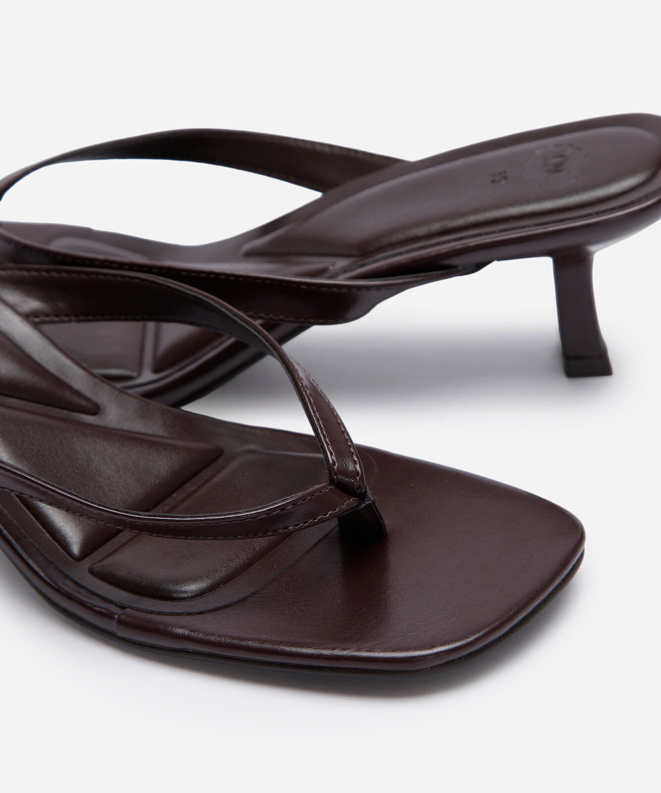 tamanco bico quadrado salto fino oneself marrom