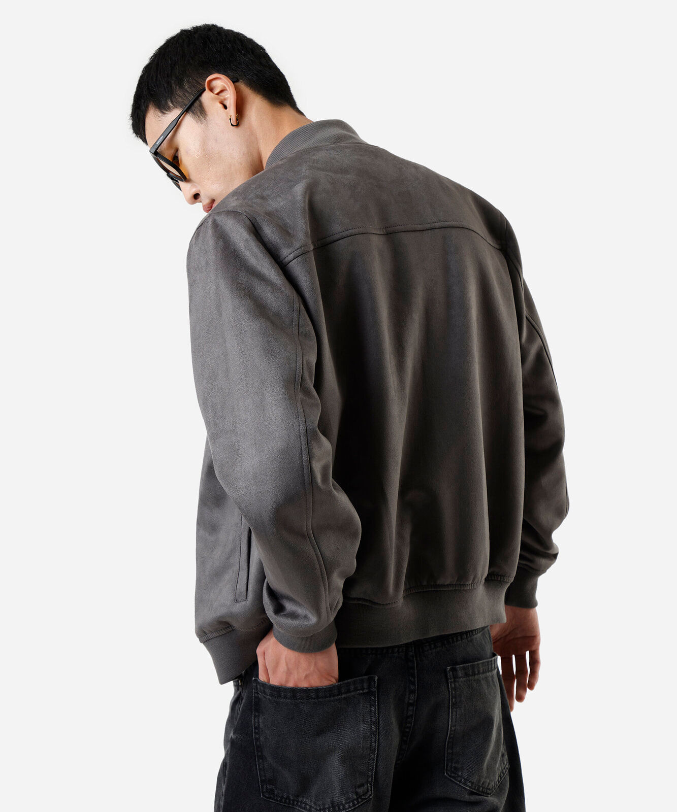 jaqueta bomber em suede cinza jaqueta bomber em suede cinza