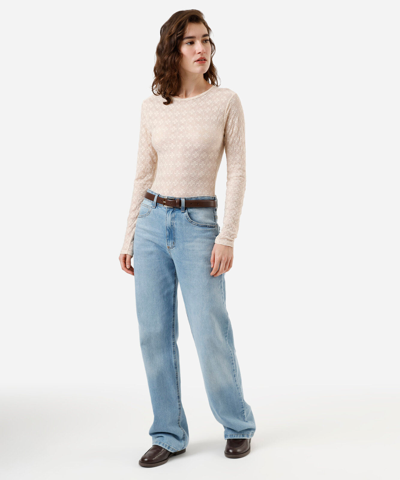body feminino de renda decote redondo manga longa floral bege
