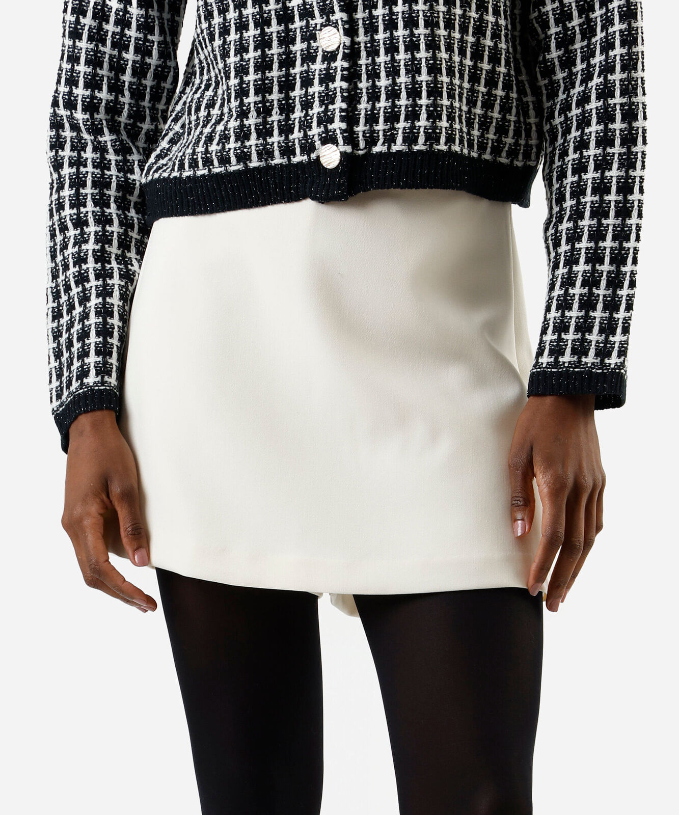 short saia de alfaiataria feminino com viscose bege