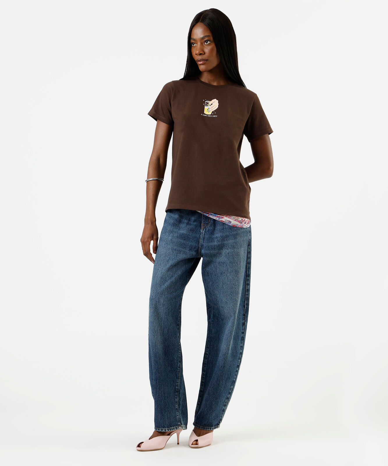 camiseta feminina de algodão manga curta estampada marrom