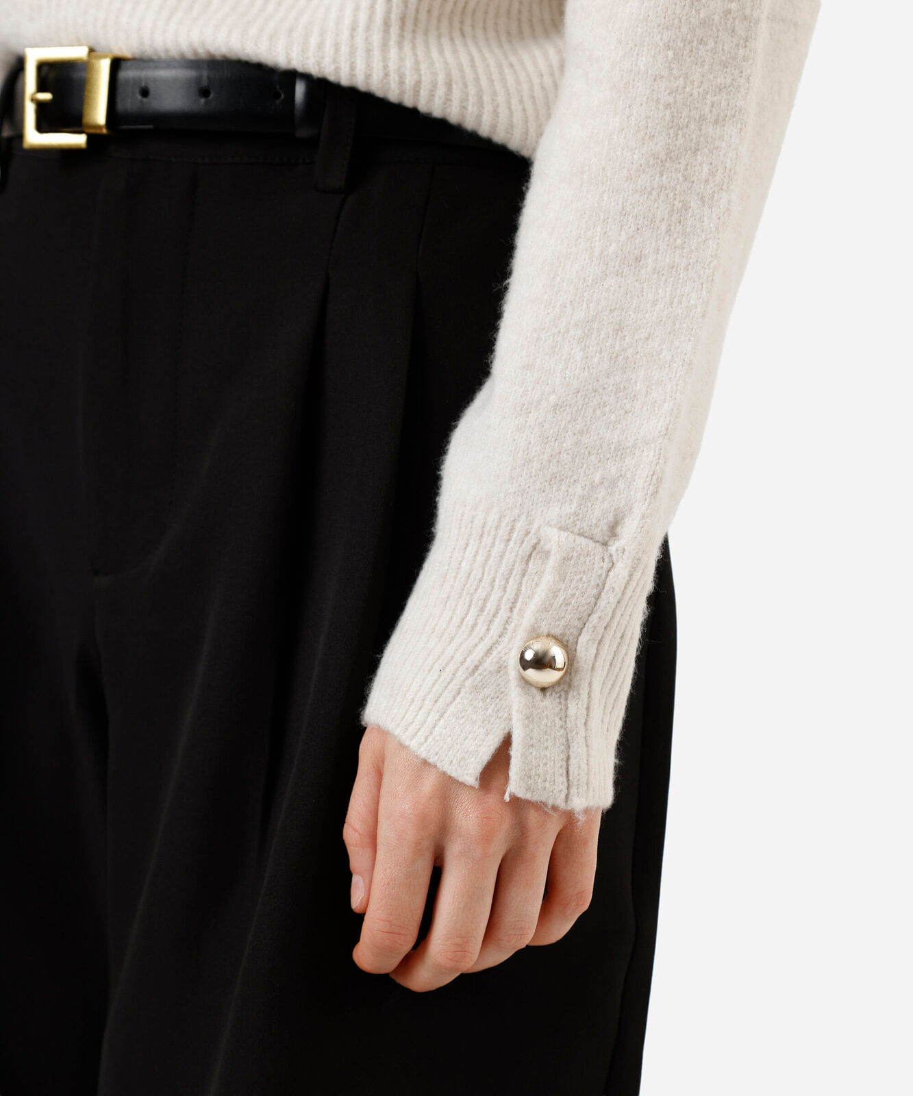 suéter cropped feminino de tricot gola alta bege