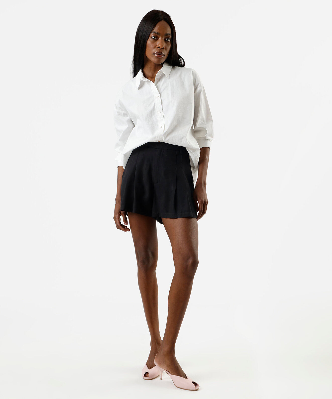 short de alfaiataria feminino com viscose e pregas preto