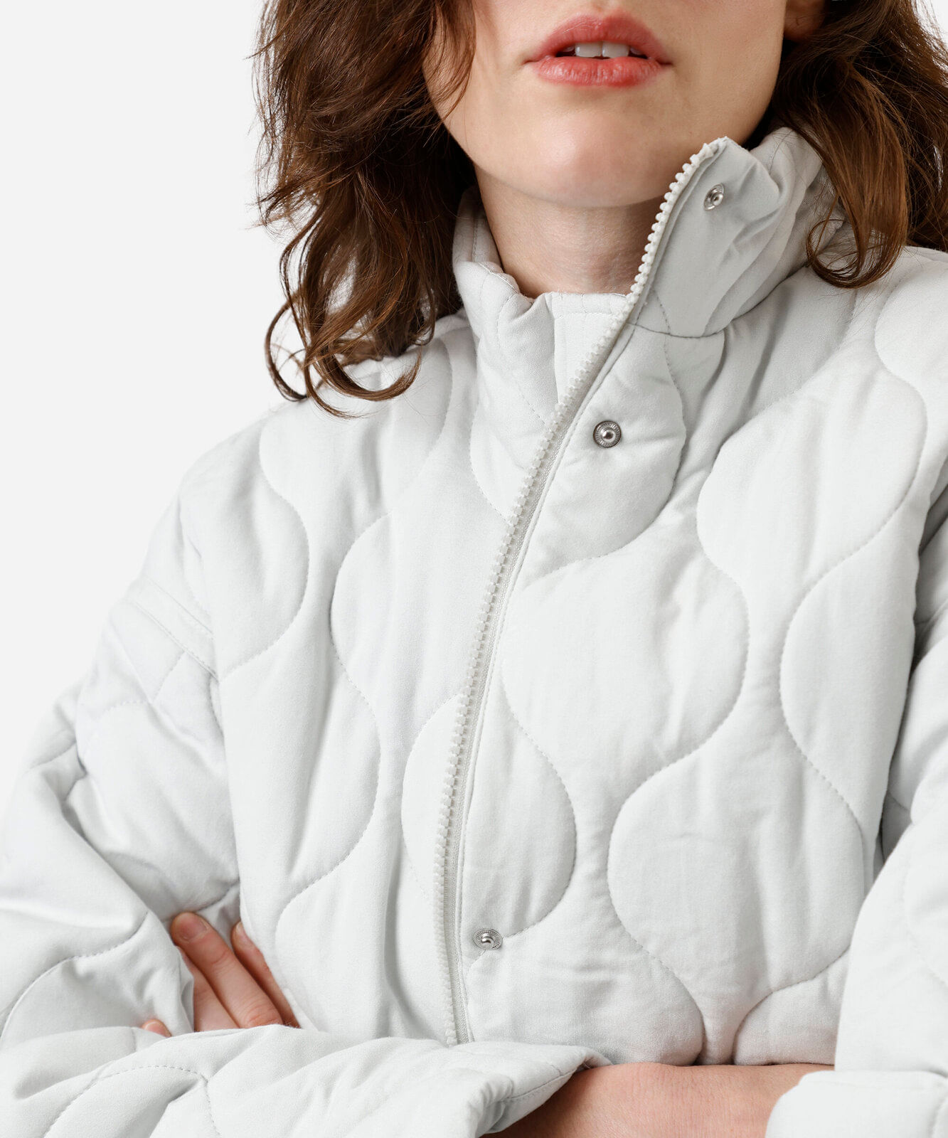 jaqueta puffer feminina matelassê gola alta cinza