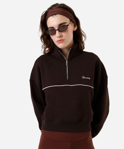 blusão feminino de moletom gola alta com zíper recorte e nervura marrom