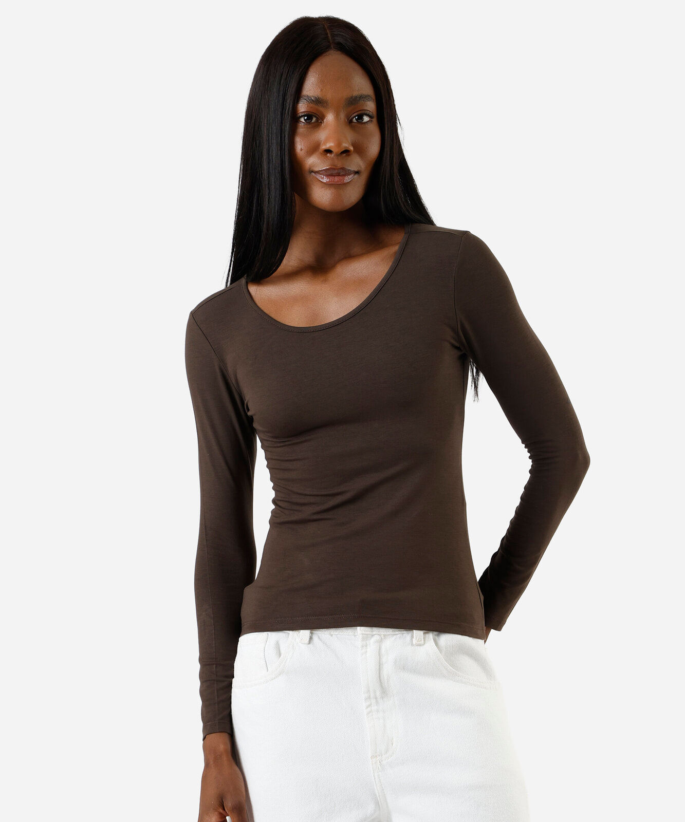 blusa feminina básica manga longa decote redondo marrom