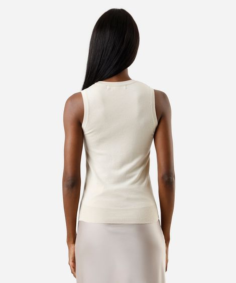 regata feminina de tricot decote redondo bege