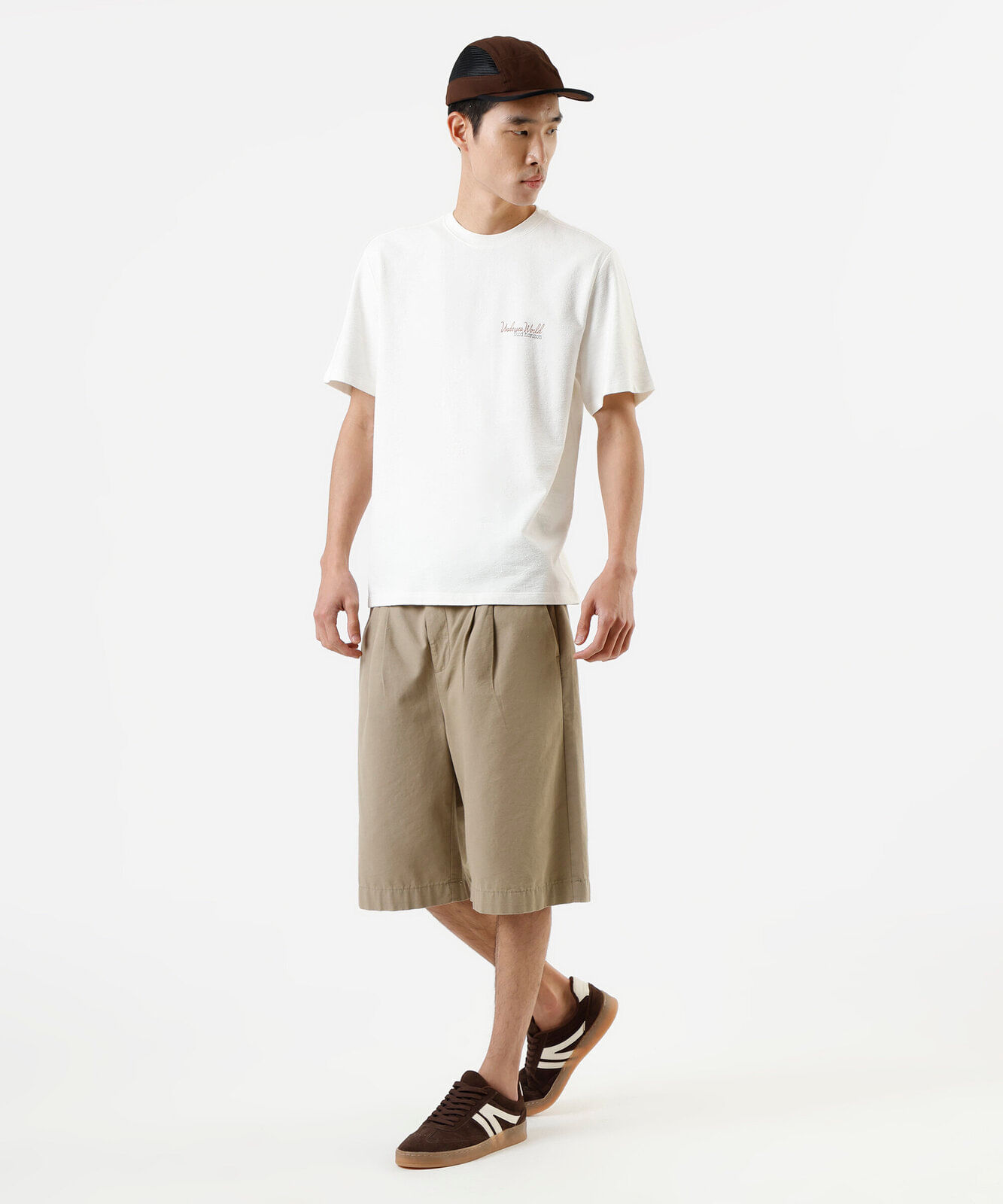 camiseta masculina de algodão estampada  off white