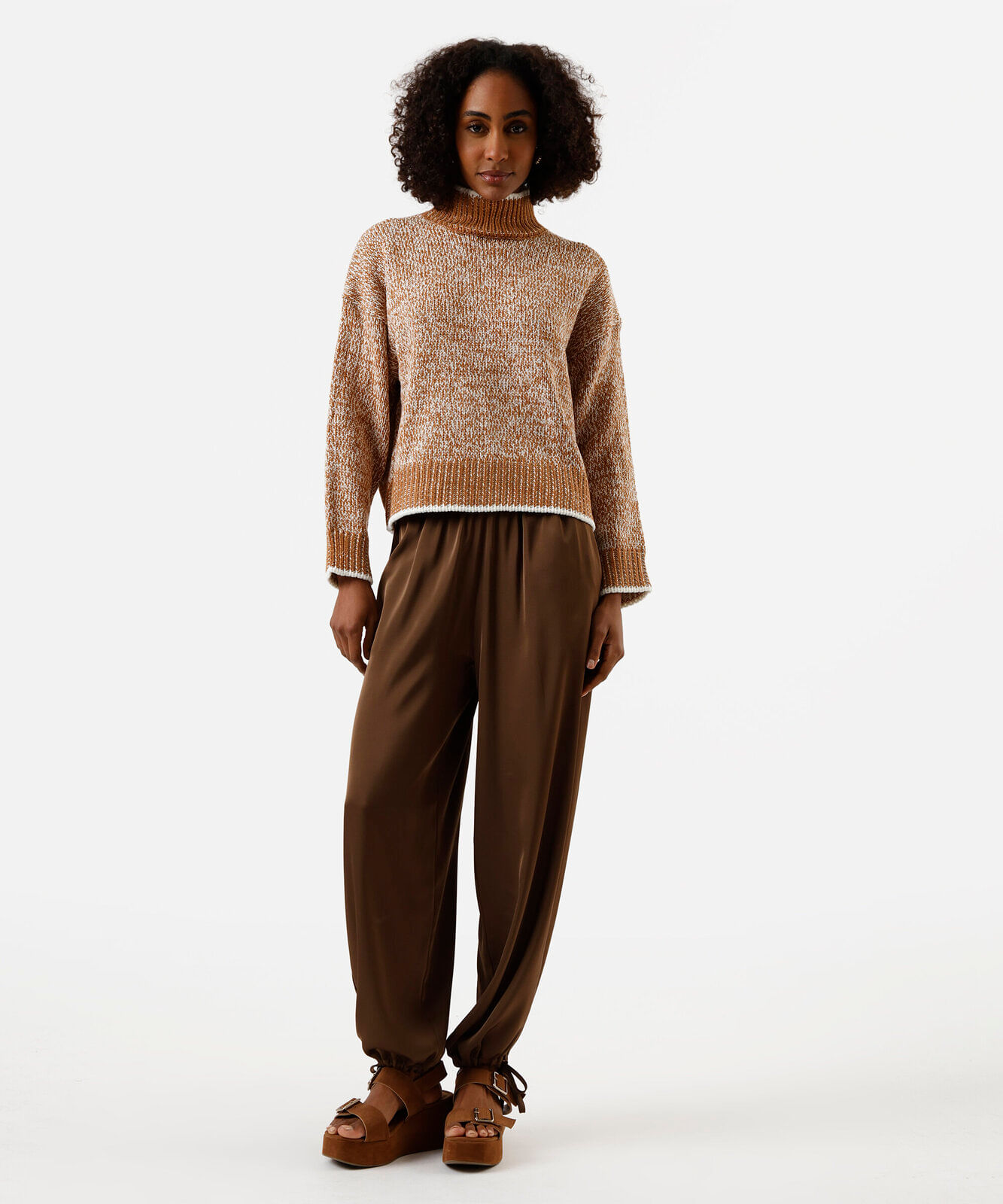 suéter feminino de tricot gola alta marrom