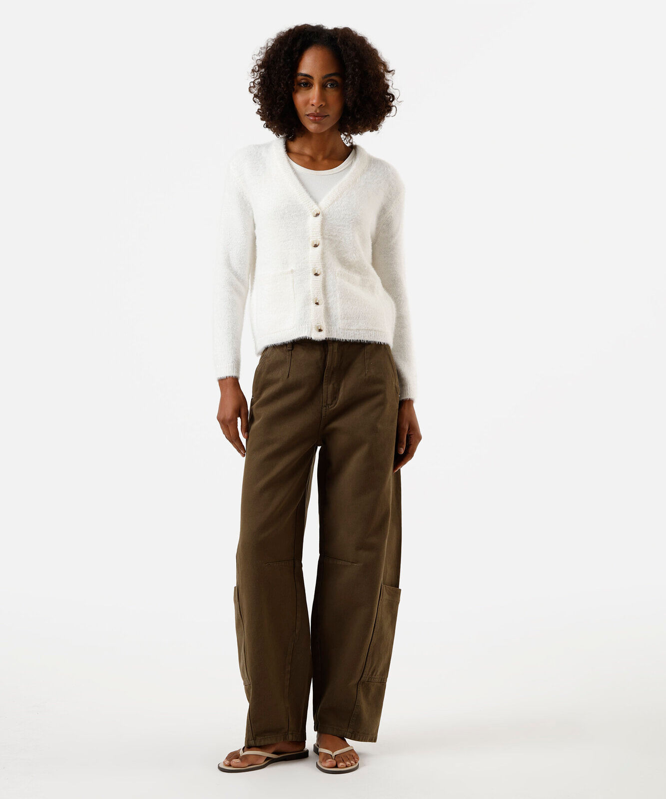 cardigan feminino de tricot com bolsos texturizado off white