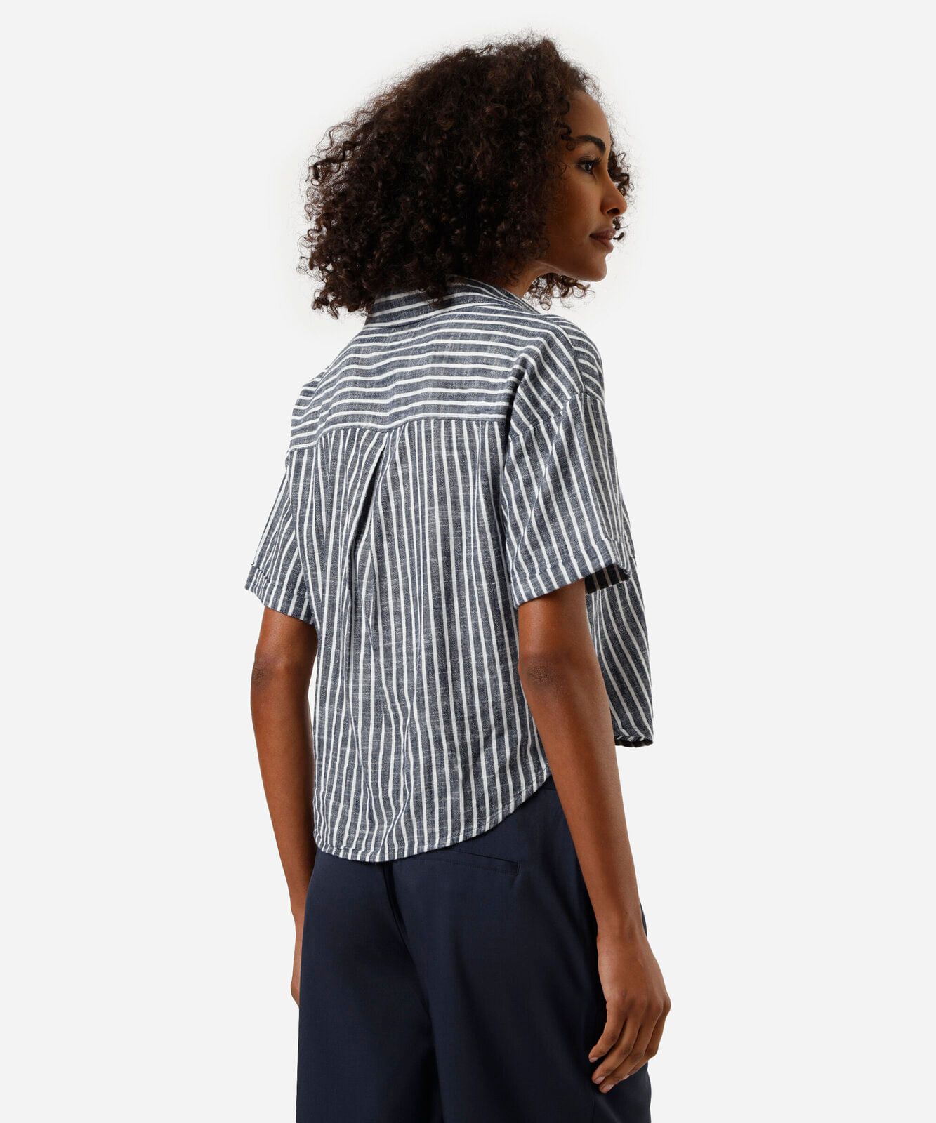 camisa feminina de algodão com bolsos listrada azul