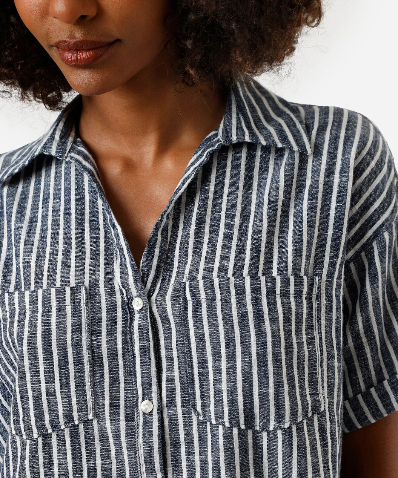 camisa feminina de algodão com bolsos listrada azul