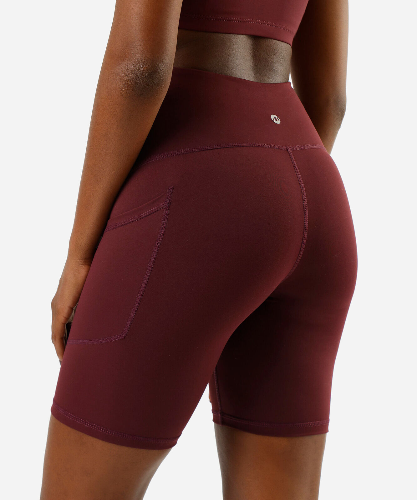 bermuda feminina esportiva com bolsos vinho