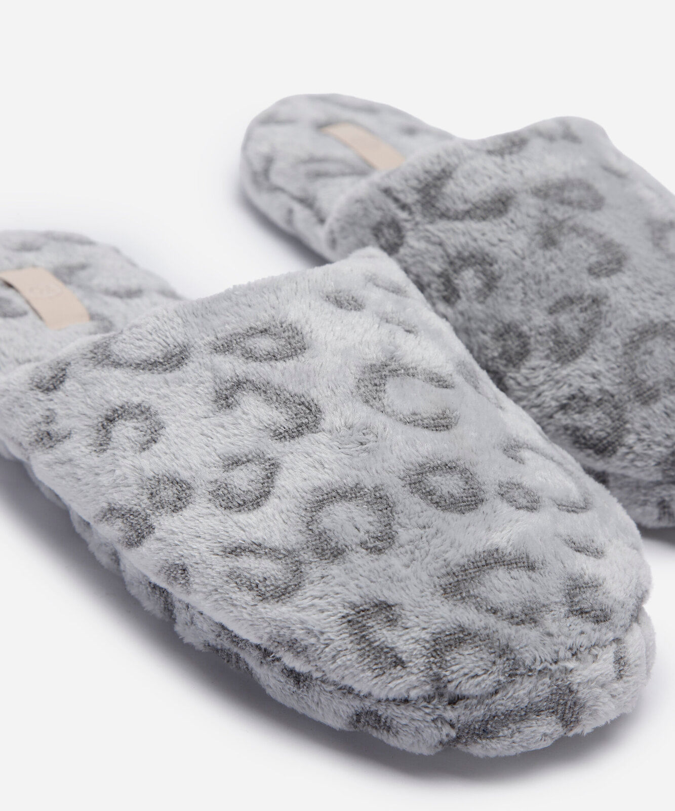 pantufa texturizada animal print cinza