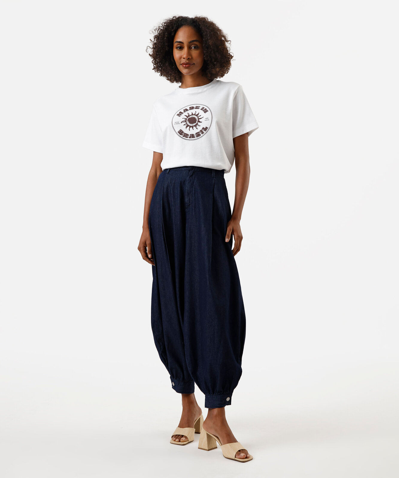 camiseta feminina com algodão estampada off white