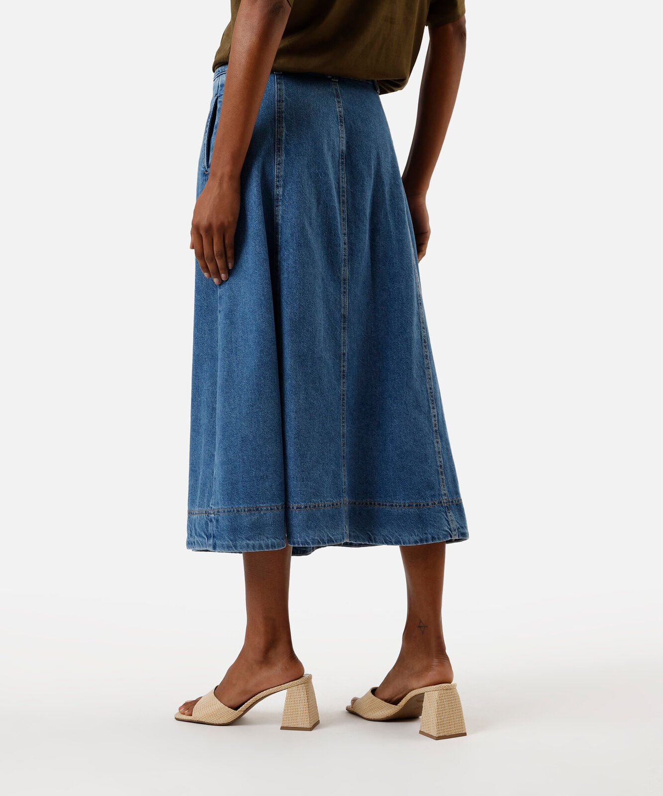 saia midi feminina jeans com recortes cintura alta azul