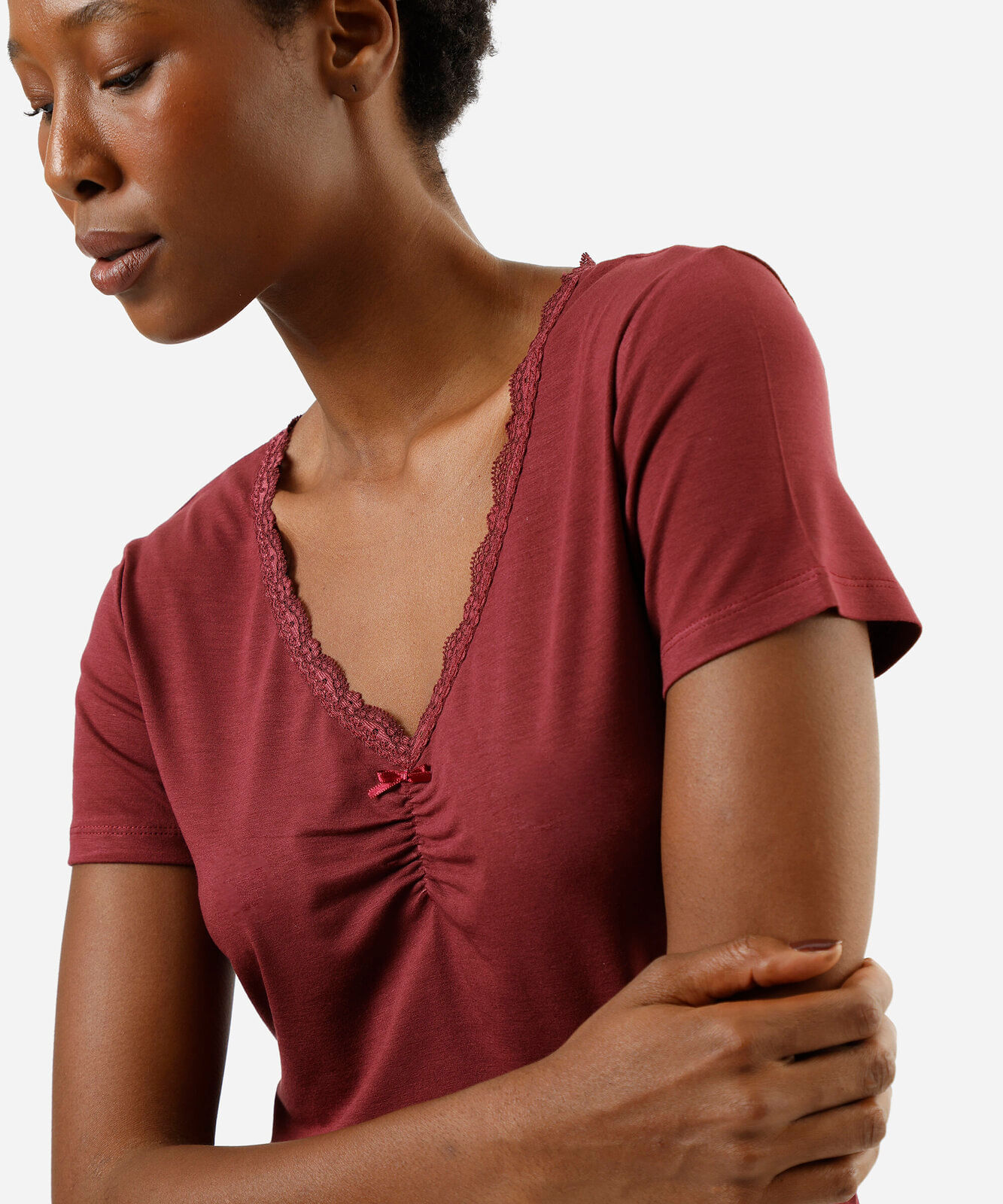 camiseta de pijama avulsa feminina em viscose com renda vinho