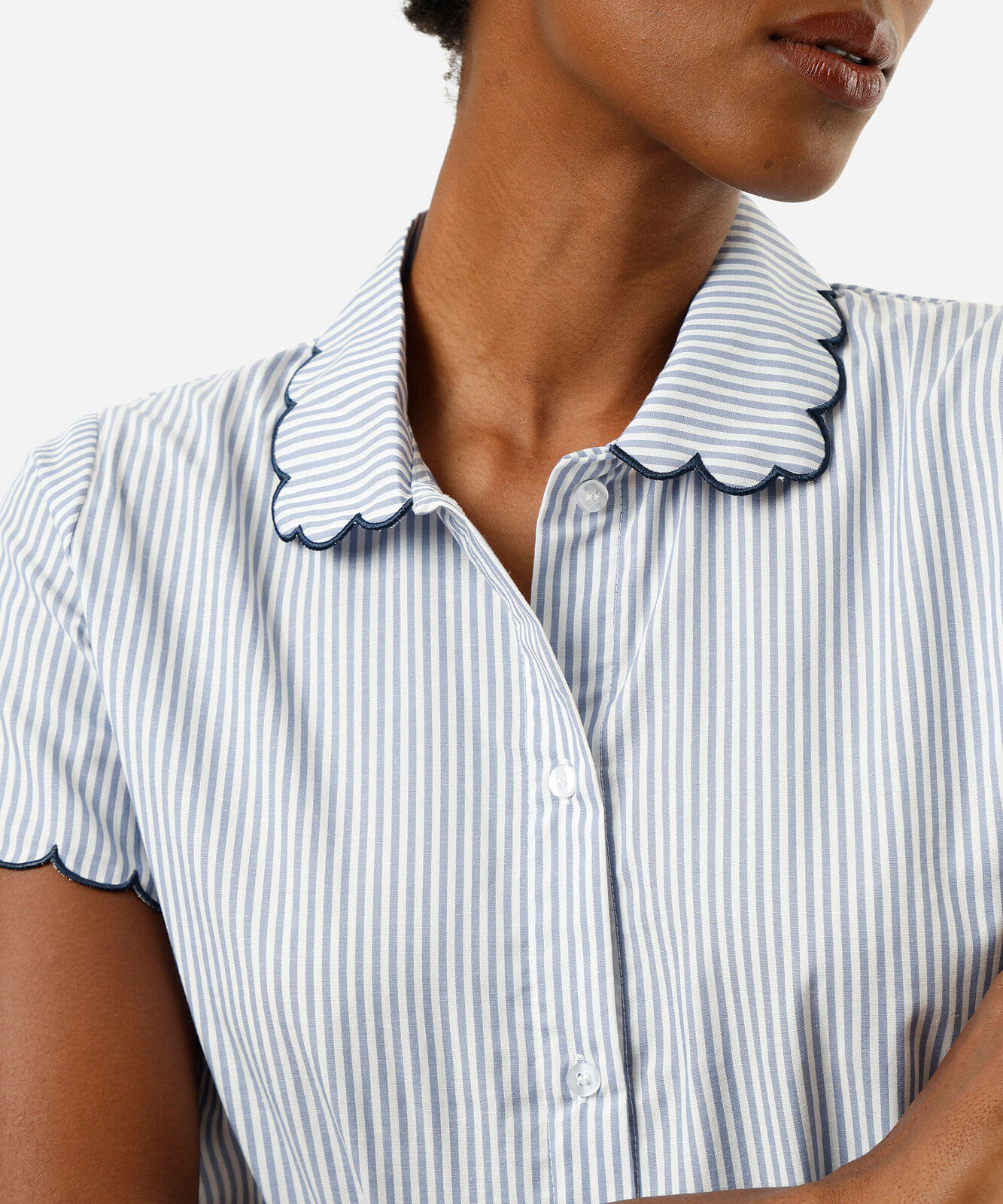 pijama americano curto feminino de algodão listrado bordado azul