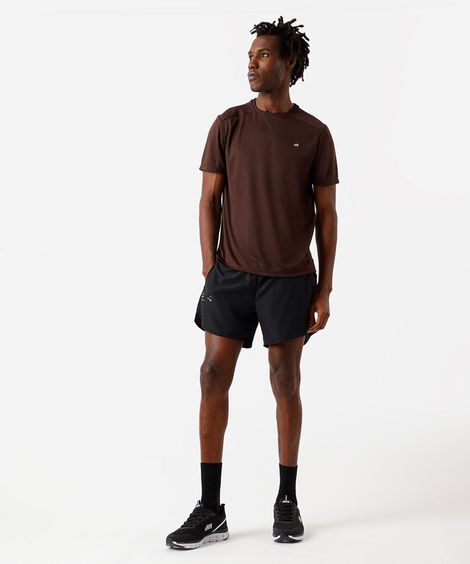 camiseta masculina esportiva com recorte marrom