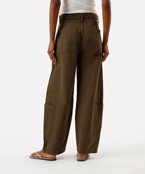 calça barrel feminina de sarja com bolso deslocado cintura média verde