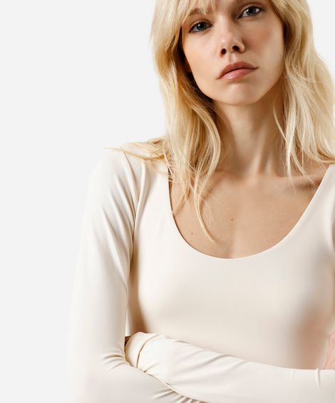 blusa cropped feminina de poliamida decote redondo manga longa  bege
