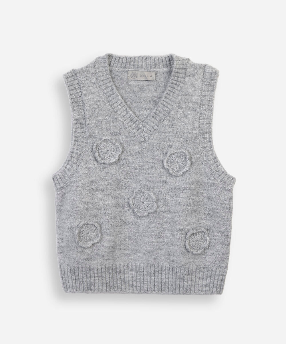 colete infantil de tricot decote v com flores cinza